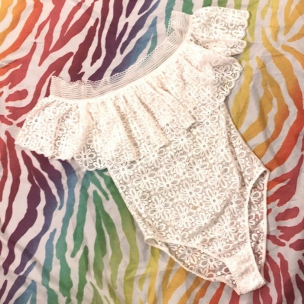 Victoria's Secret White Lace Chemise with Ruffle Bodysuit Size m - Picture 4 of 12